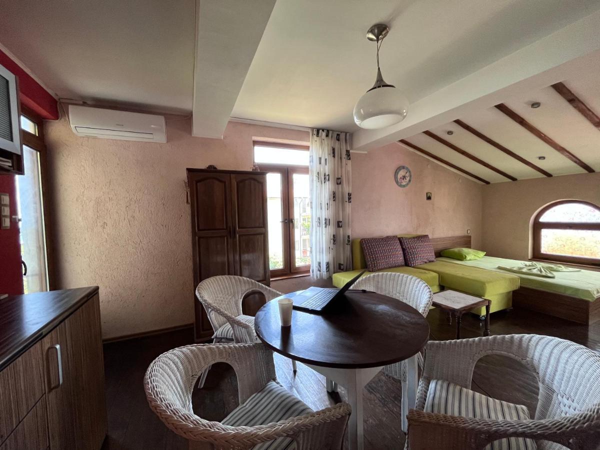 Brunette Beauties Guesthouse & Studio Sinemorets Екстер'єр фото